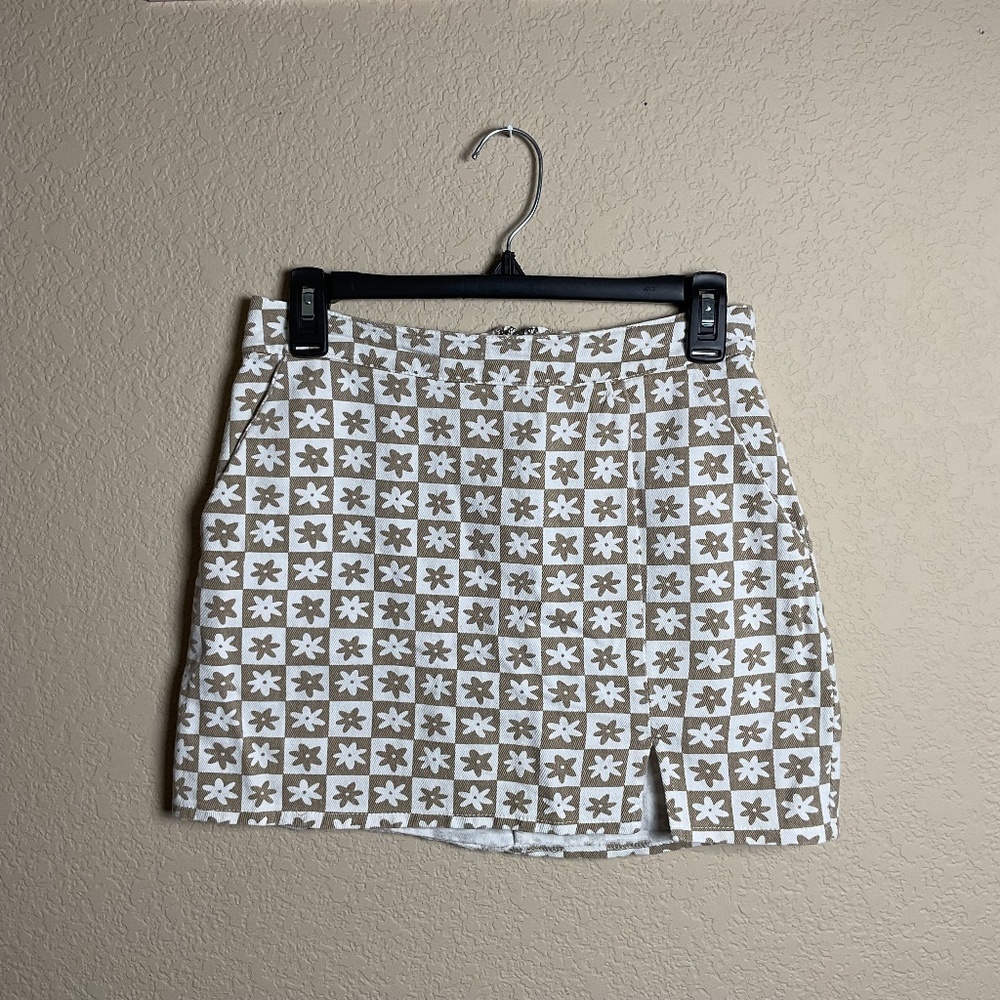 Altard State Womens Small Tan & White Checkered‎ Flower Mini Skirt Zip Back